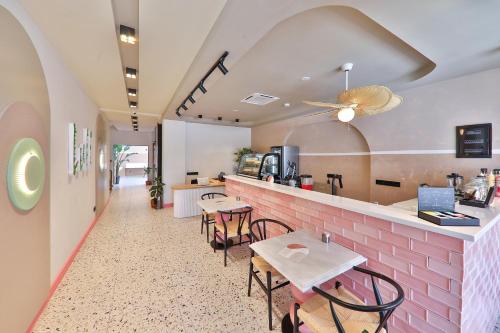 ทางเข้า, Luff Suites in คาช