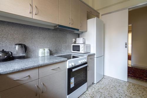 Spacious and Bright Apartment in Central Athens