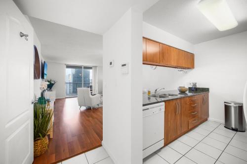 LUXURIOUS 1BR HIGH RISE CONDO BRICKELL-Free Parking