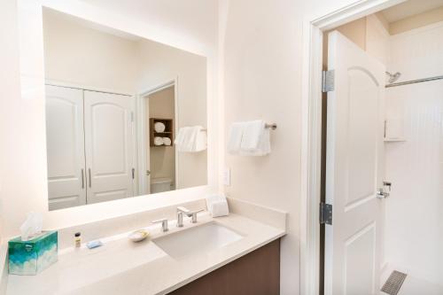 2 bedrooms, 4 beds