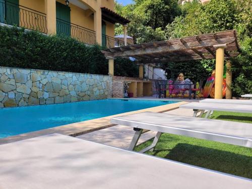 Villa de 2 chambres avec piscine privee jardin clos et wifi a La Turbie