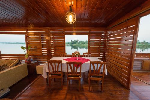 Facilities, Dahabiya ECO Queen Cleopatra in Esna