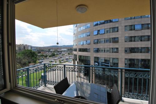 Arpad Bridge Apartments - image 8