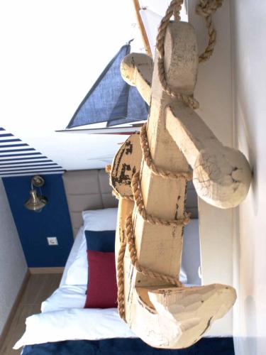 R & J Hotel - image 5