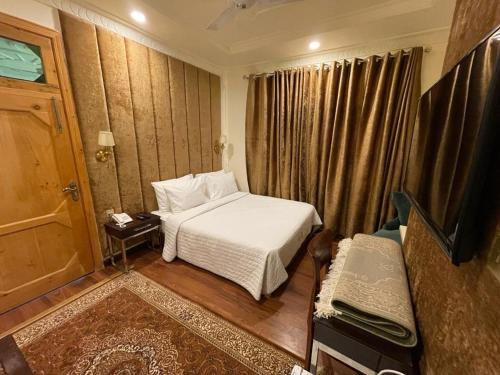 Shelton's Rezidor Hotel Kumrat Road