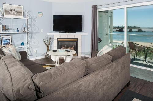 Waters Edge 214 - image 6