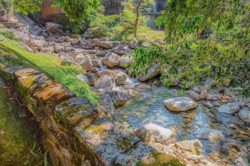 Sitio na Serra dos Orgaos com rio de aguas cristalinas