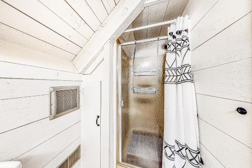 Honey Bear Hideaway - image 11