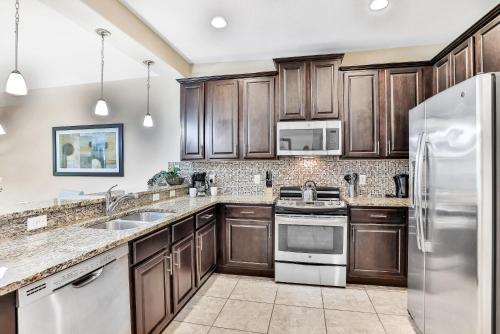 Elegance at the Fountains - image 7