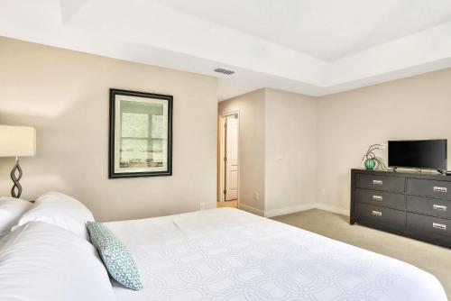Elegance at the Fountains - image 11