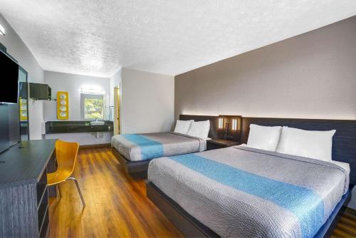 Queen Room with Two Queen Beds - Non-Smoking
