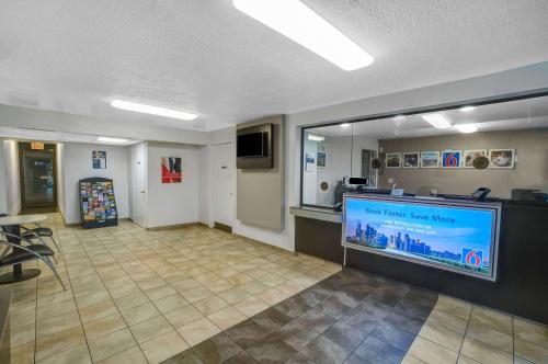 לובי, Motel 6 Lexington, KY - East I-75 in לקסינגטון(קאי ואי)