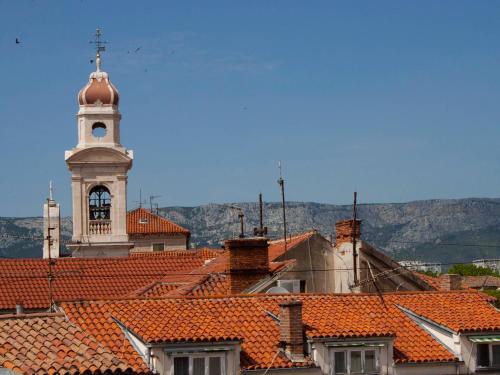 Laura Lux Suites - main image