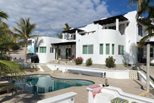 Beautiful Beachfront House With Pool 2BR/2BA