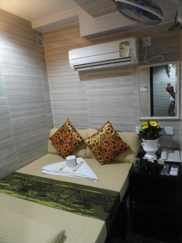 Budget Single Room image 3