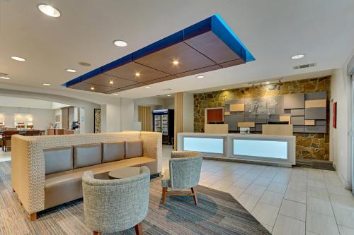 Holiday Inn Express & Suites Weatherford