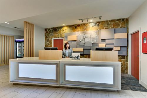 Holiday Inn Express Hotel and Suites Weatherford, an IHG Hotel