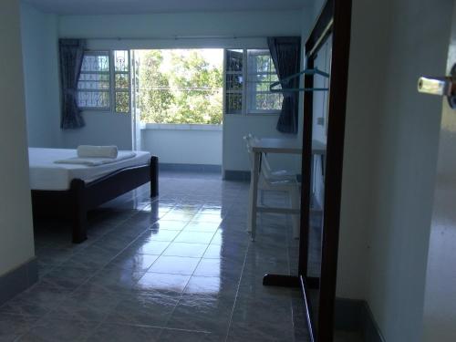 Albatross Guesthouse Thungwualaen Beach Room Type - Double Room with Fan