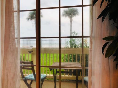 The Dawn Oceanfront Condo on Seawall Blvd in Galveston, USA