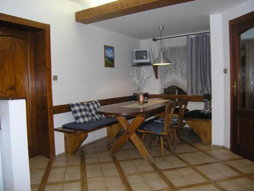 設施, 木屋公寓 (Woodhouse) in 羅基尼茨納德傑茨羅