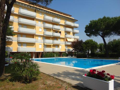 Apartment With Pool In Excellent Location