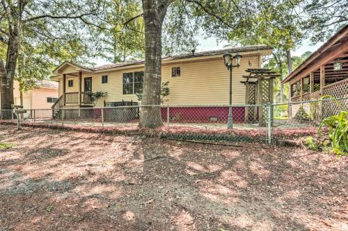 Sues Camp with Caddo Lake Access and Dock!