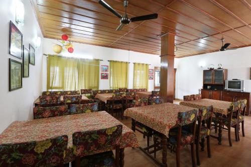 Hotel Himalayan Club in Jhula Ghar