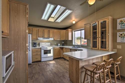 Stunning and Quiet Helena Home with Covered Porch - image 5