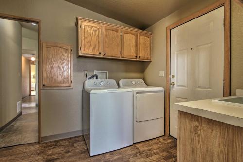 Stunning and Quiet Helena Home with Covered Porch - image 9