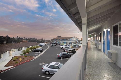 比斯摩海灘普瑞米爾旅館 (Premier Inns Pismo Beach) in 大阿羅約