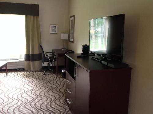 . Executive Inn and Suites Jefferson