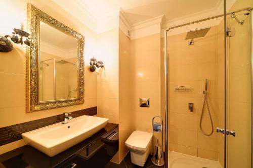  Two-Bedroom Apartment (6 Adults)  image 10