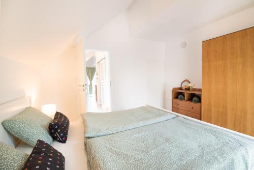 Apple tree apartment 5