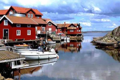 Apkārtne, Mycket fin lägenhet med solig balkong centralt på Käringön möjlighet till privat parkeringsplats (Mycket fin lagenhet med solig balkong centralt pa Karingon mojlighet till privat parkeringsplats) in Käringön