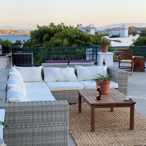 Refreshing House with Shared Terrace near Sea in the Heart of Bodrum