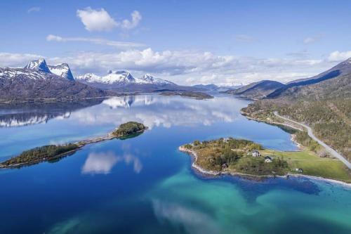 Unique holiday home in spectacular Efjord