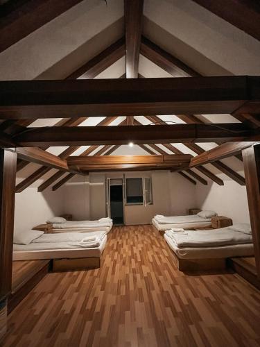 7 twin beds, 2 sofa beds