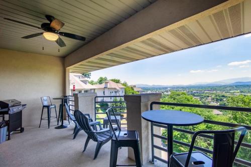 Marys Dream with Mountain Views and Community Pool in Sevierville, USA