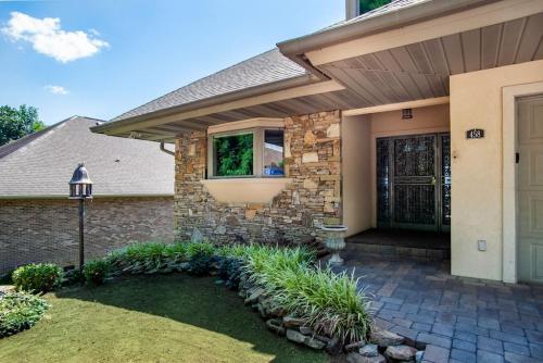 Marys Dream with Mountain Views and Community Pool in Sevierville, USA