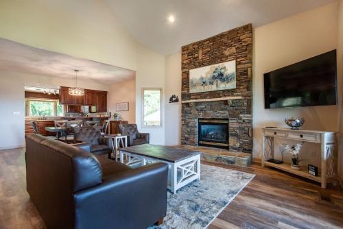 Marys Dream with Mountain Views and Community Pool in Sevierville, USA