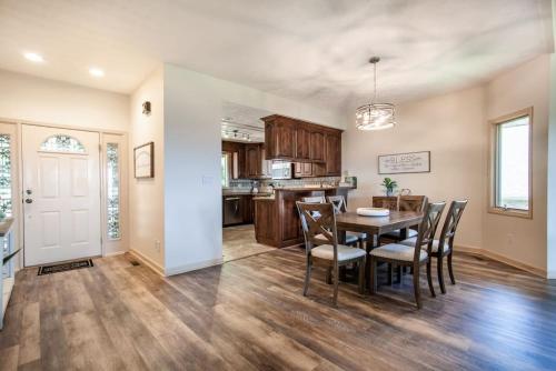 Marys Dream with Mountain Views and Community Pool - image 11