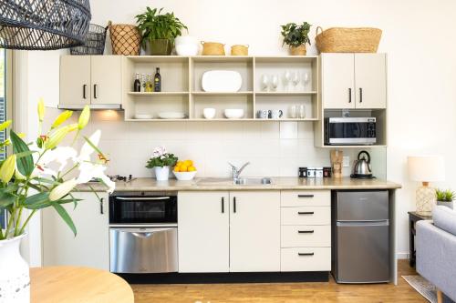 Kitchen, Coastal Cottage Retreat - Te Awanga Cottages in Te Awanga