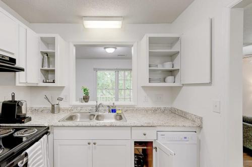 Viagem Quiet 1BR with Parking - image 11