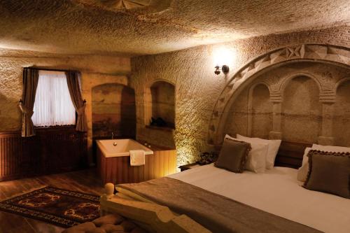Ada Cave Suites - Tap to explore photos