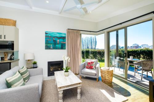 Coastal Cottage Retreat - Te Awanga Cottages in Te Awanga