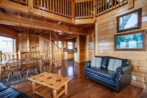 Above It All with Mountain Views, Hot Tub and Theater Room in Sevierville, USA