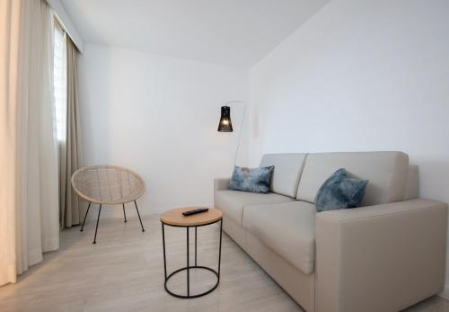 Globales Cala Bona Suites - image 9