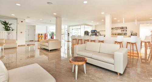 Globales Cala Bona Suites - image 3