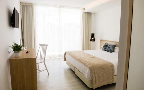 Globales Cala Bona Suites - image 4