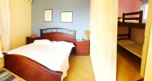 2 bedrooms, 3 beds